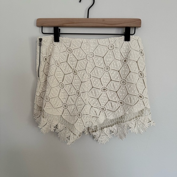 Dolce Vita Cream Lace High Waist Shorts Size 2 - Picture 3 of 6